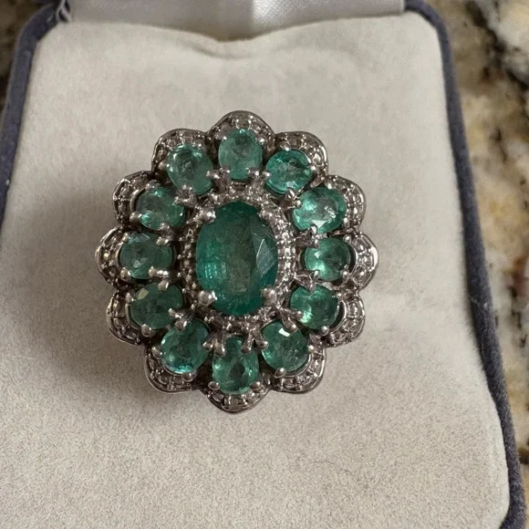 Vintage Emerald Ring - Picture 1 of 6